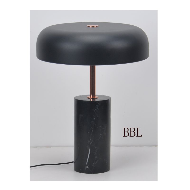 โคมไฟตั้งโต๊ะ LED ที่มีฐานหินอ่อนสีดำและเฉดสีโลหะ